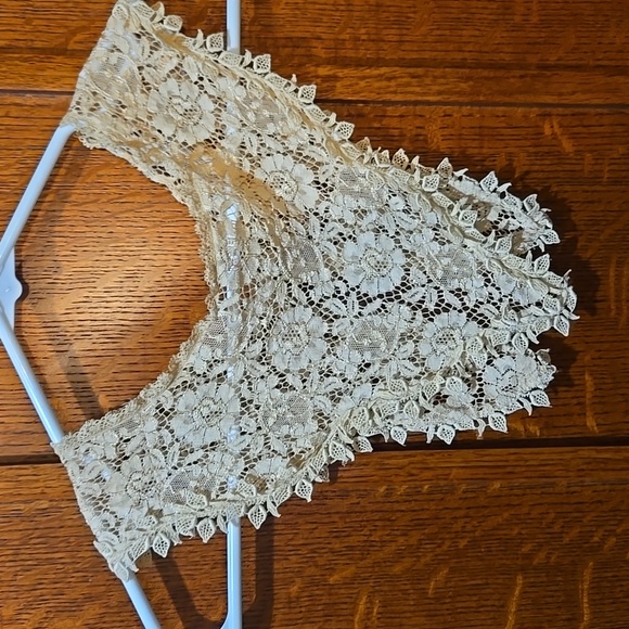 Beautiful Handmade Antique Irish Crocheted Lace Collar - Picture 8 of 10